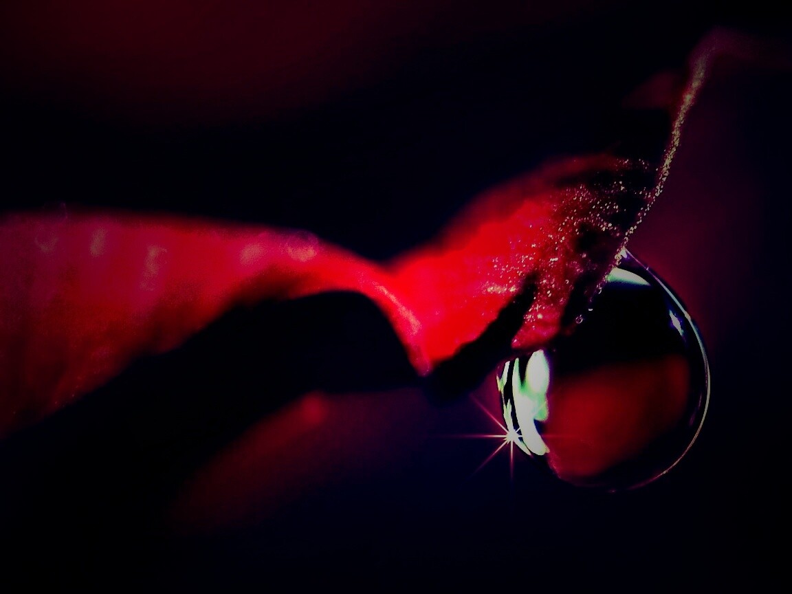 Макро капля на лепестке обои