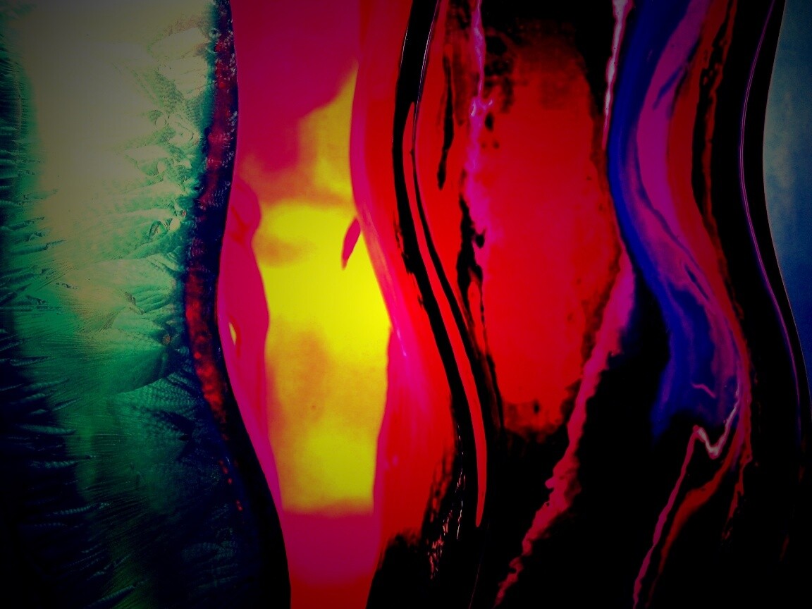 Цветные линии на стекле обои