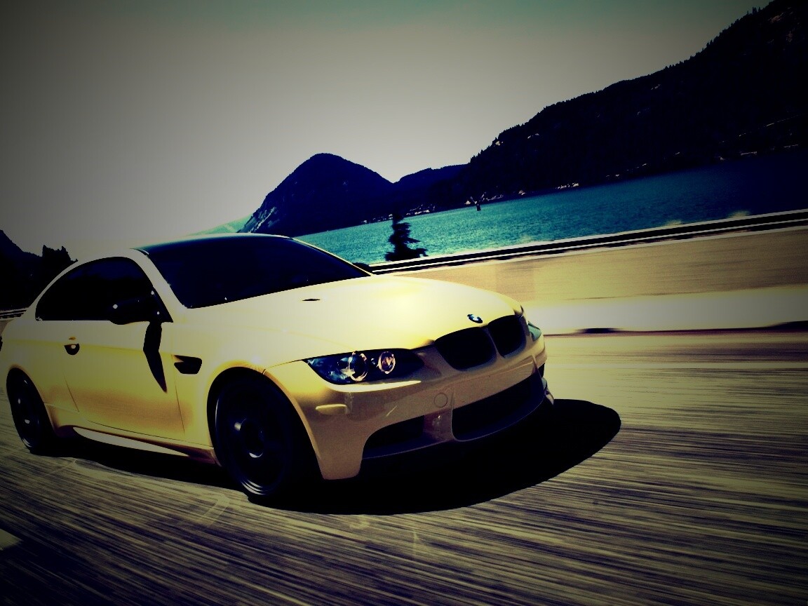 Желтый BMW обои