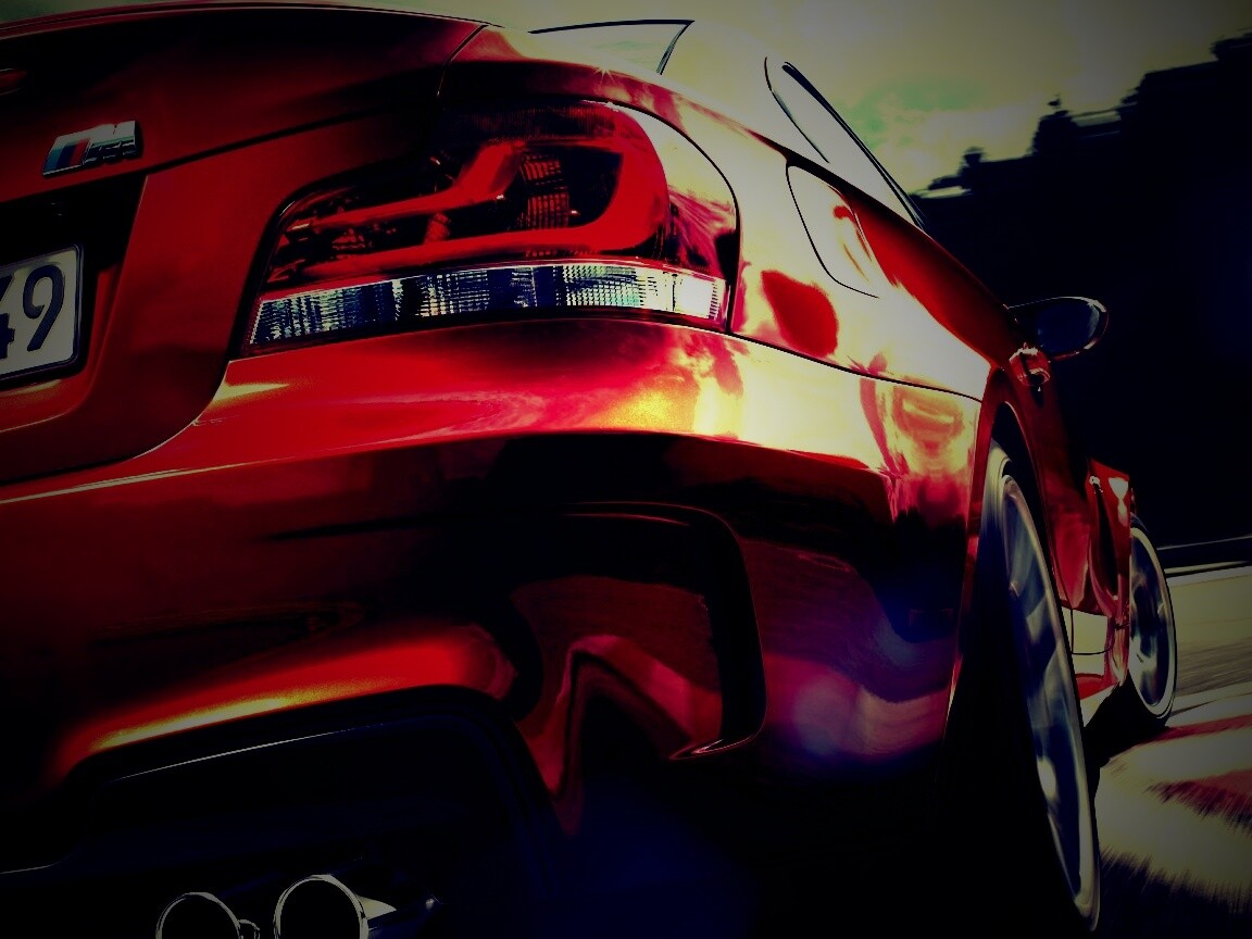 BMW входит в поворот на треке обои