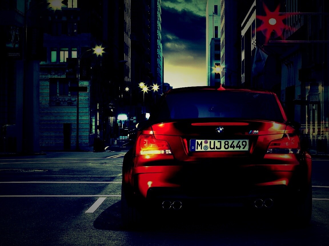 BMW M1 на улицах города обои