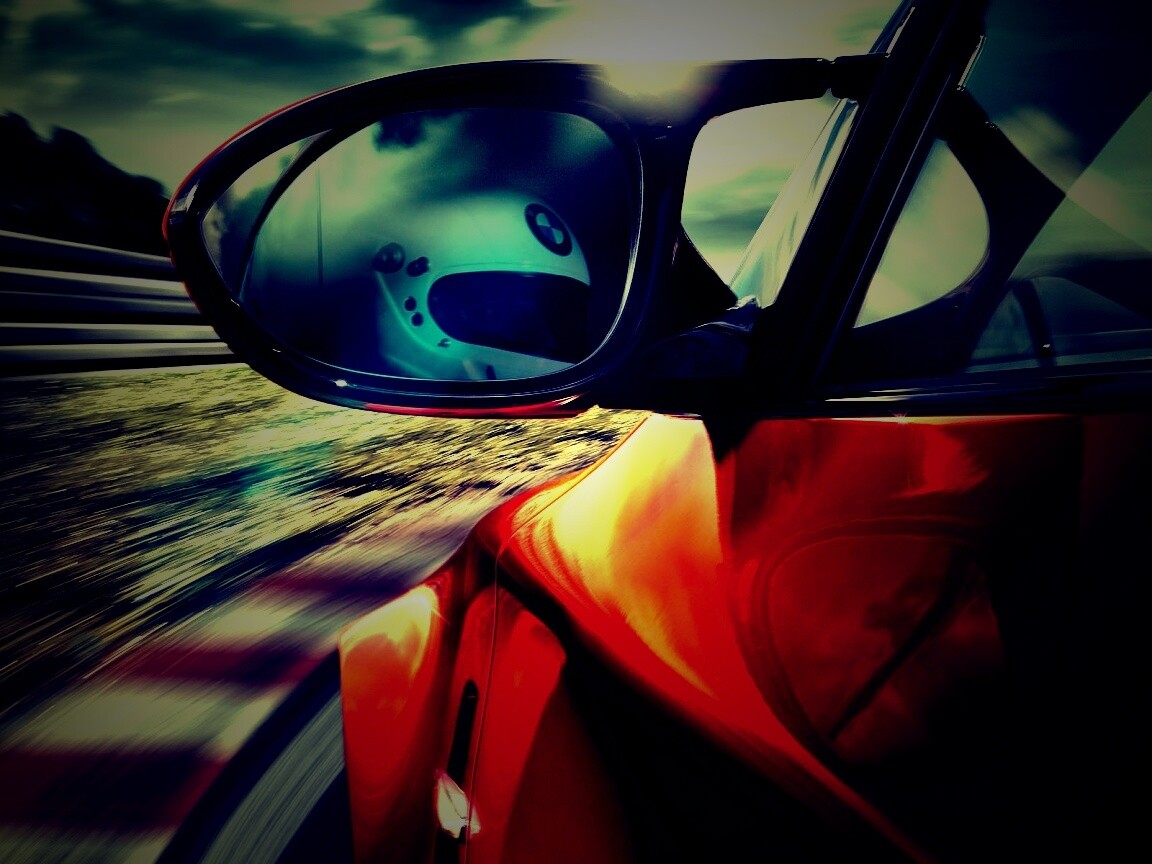 Отражение в боковом зеркале BMW M1 обои