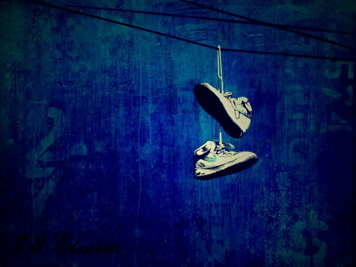 Кросовки на проводе обои