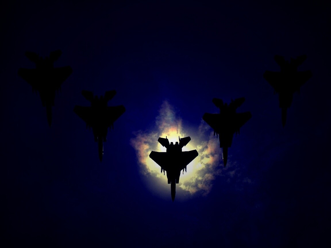 Ряд истрибителей на фоне солнца обои