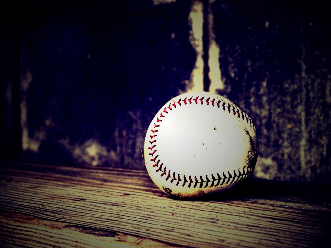 Старый бейсбольный мяч обои