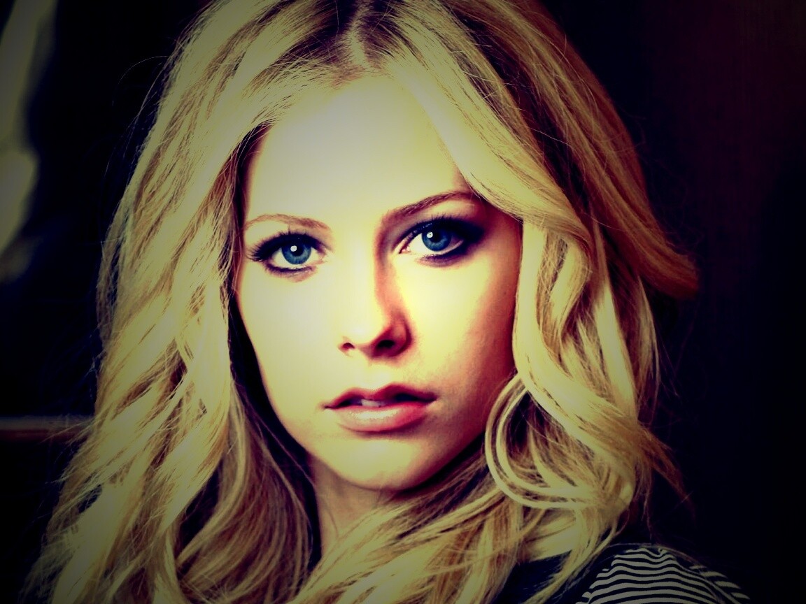 Блондинка Аврил Лавин обои