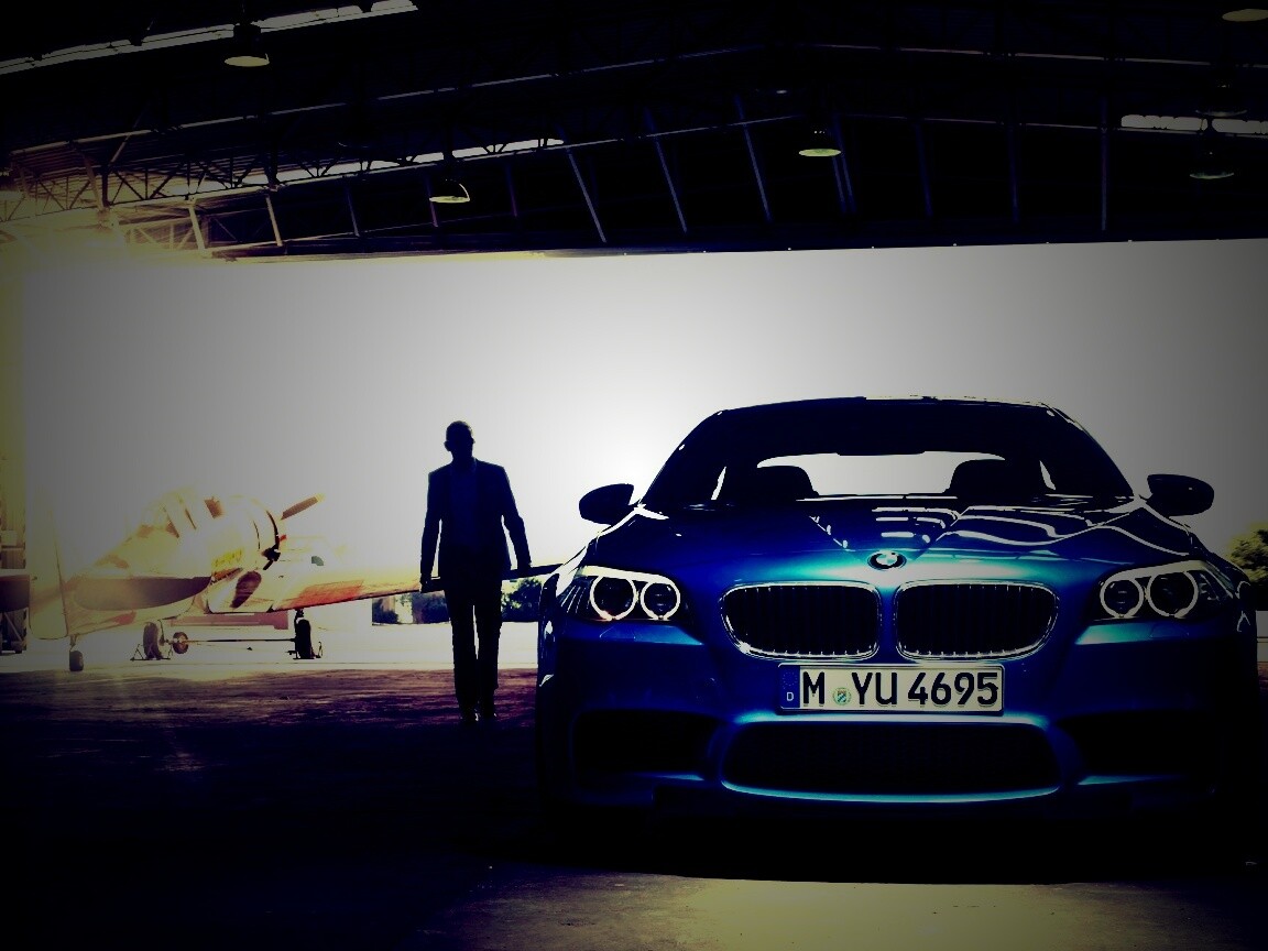 BMW F10 в ангаре обои