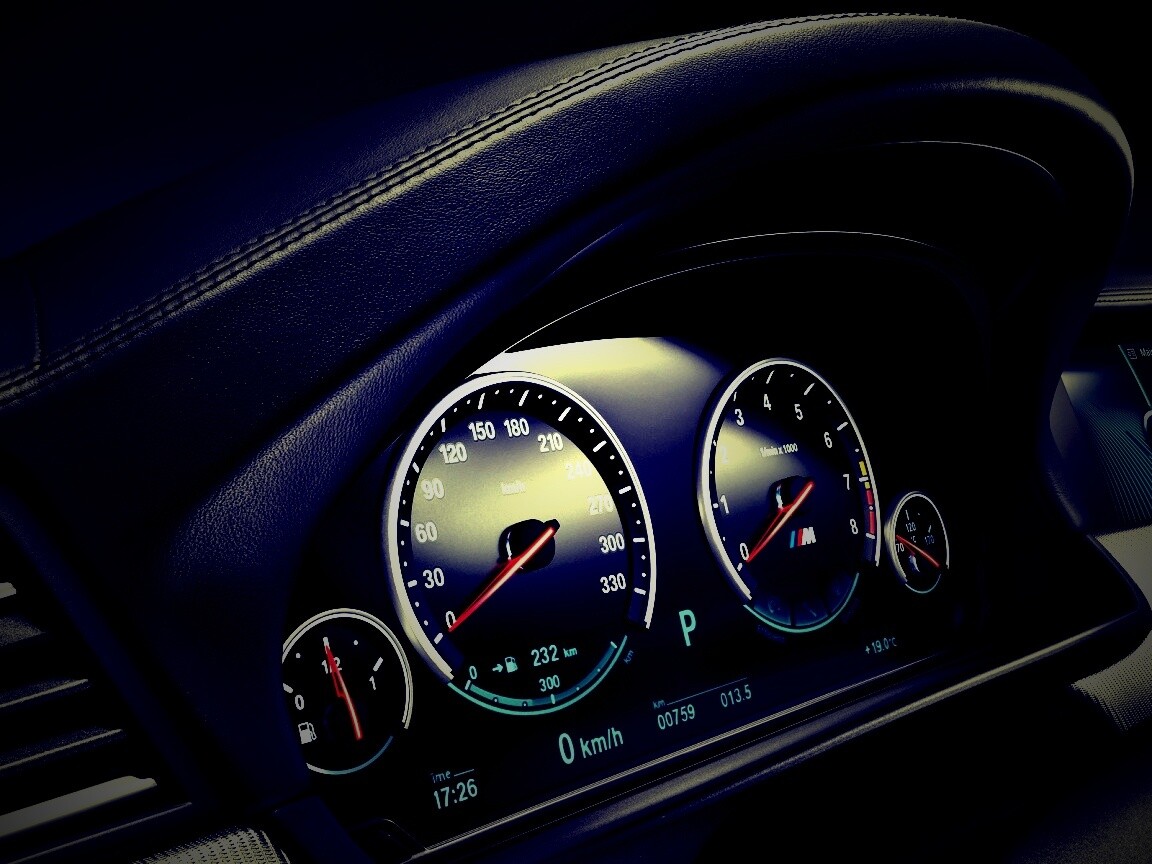 Приборная панель BMW F10 обои