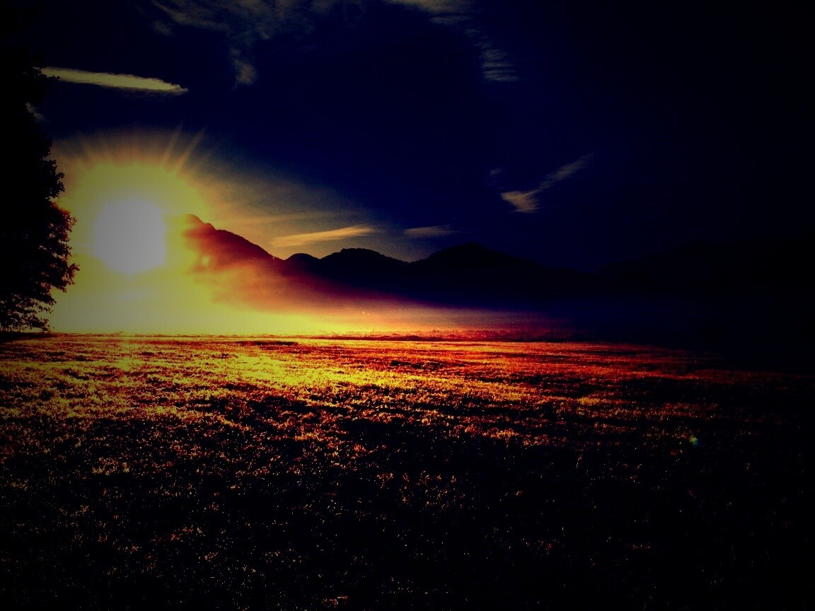 Восход над горами обои