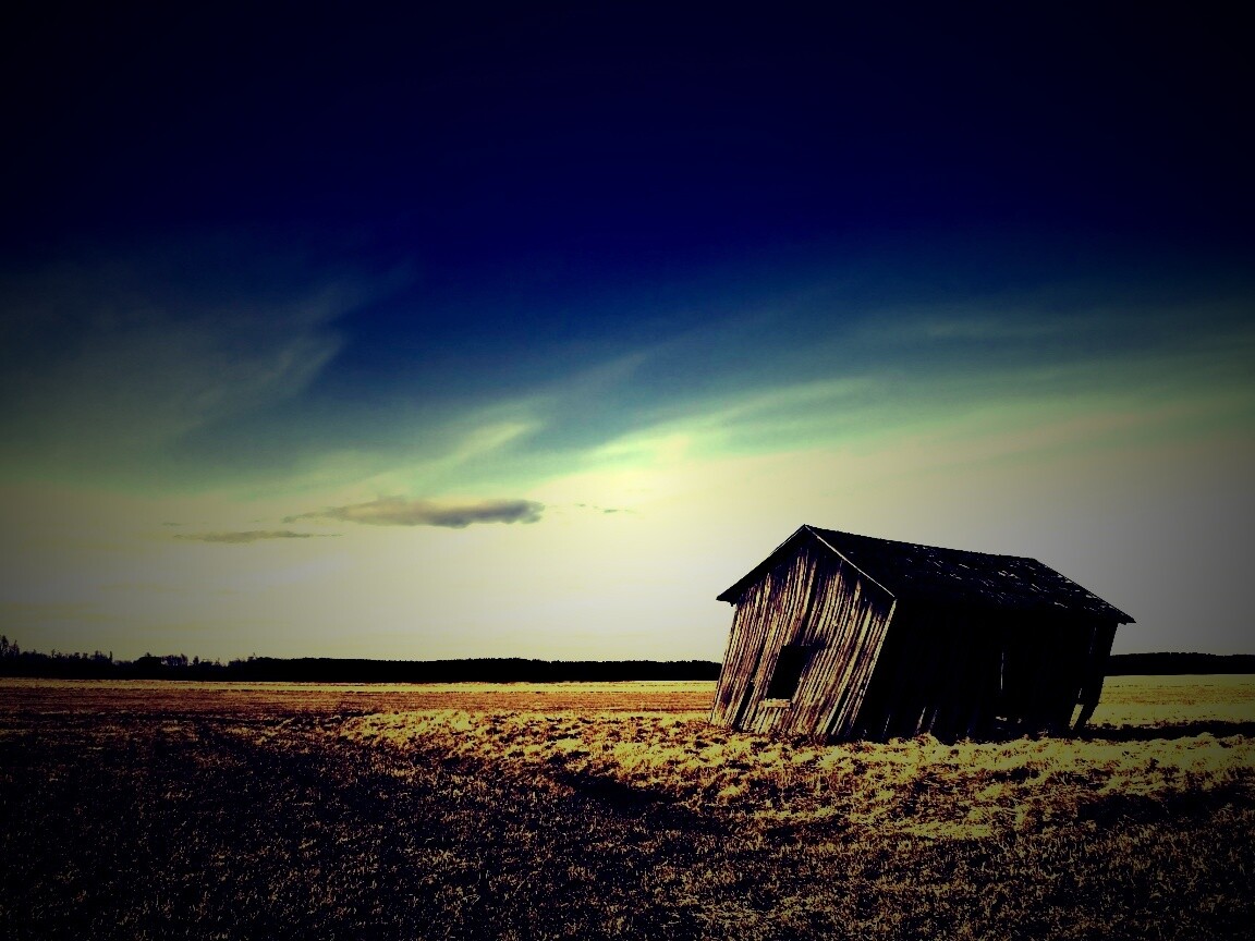 Покосившийся сарай обои