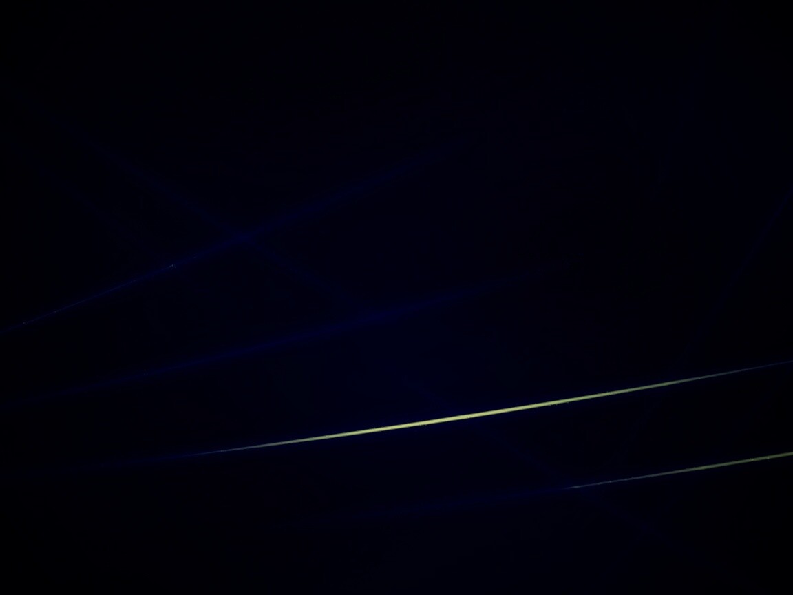 Лучи света на грязно-зелёном свете обои