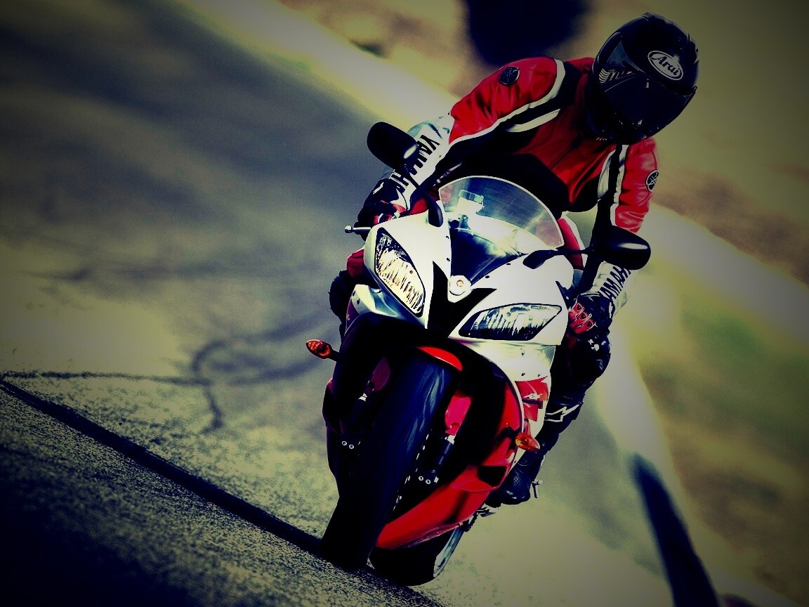 Мотоциклист на спортбайке обои