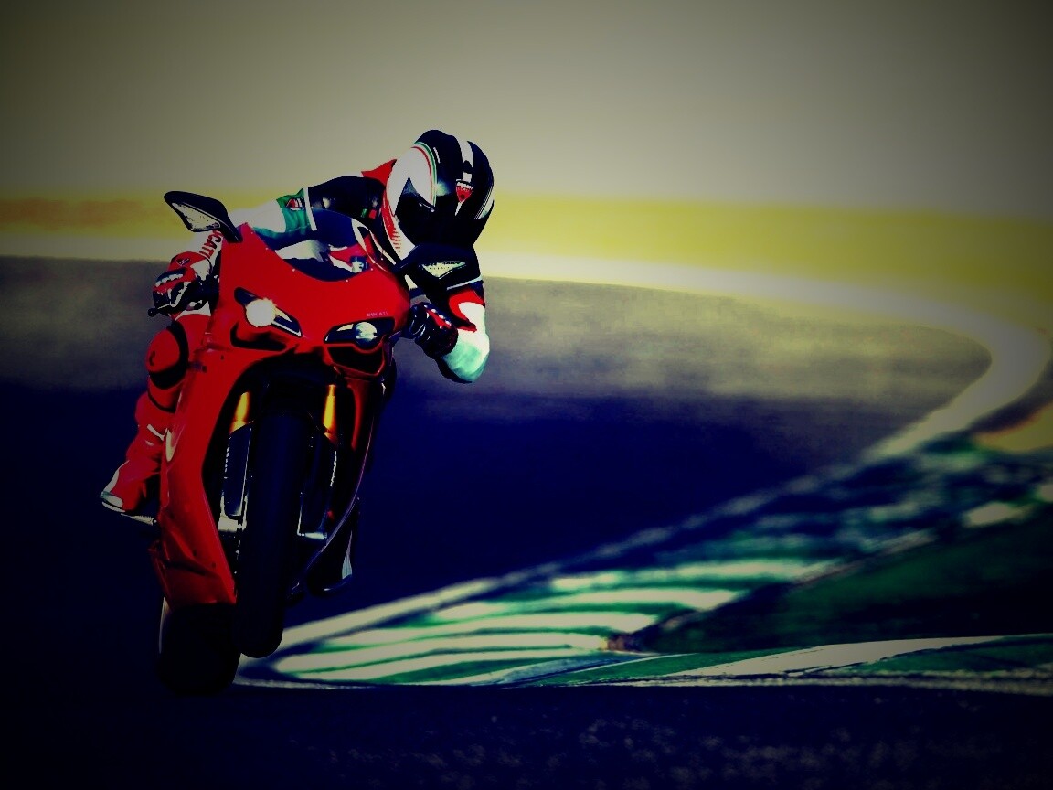 Мотоциклист на заднем колесе обои