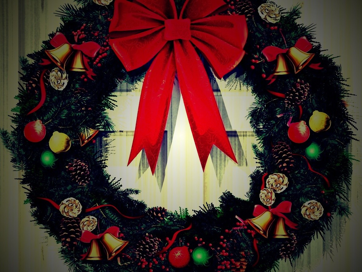 Новогодний венок на двери обои