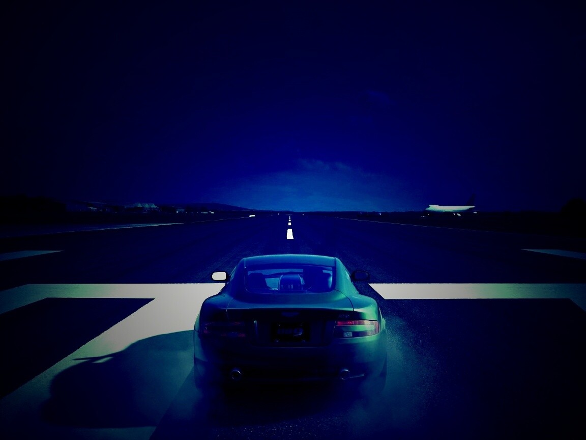 Aston на взлетной полосе обои