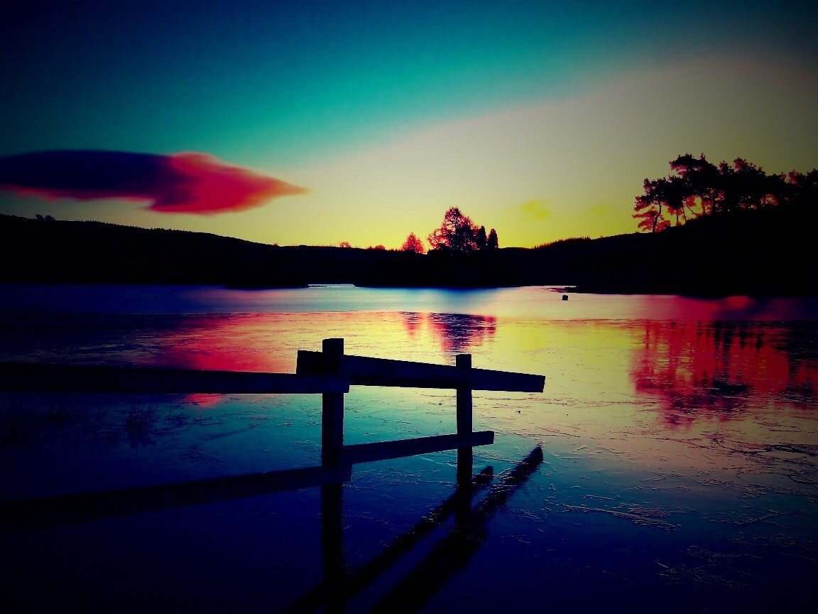 Красивый закат на озере обои