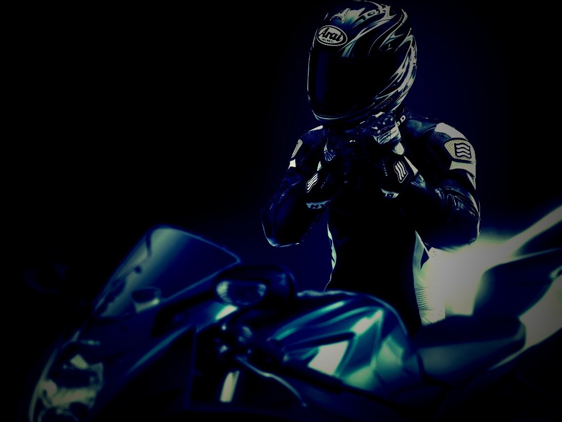 Мотоциклист в черном обои