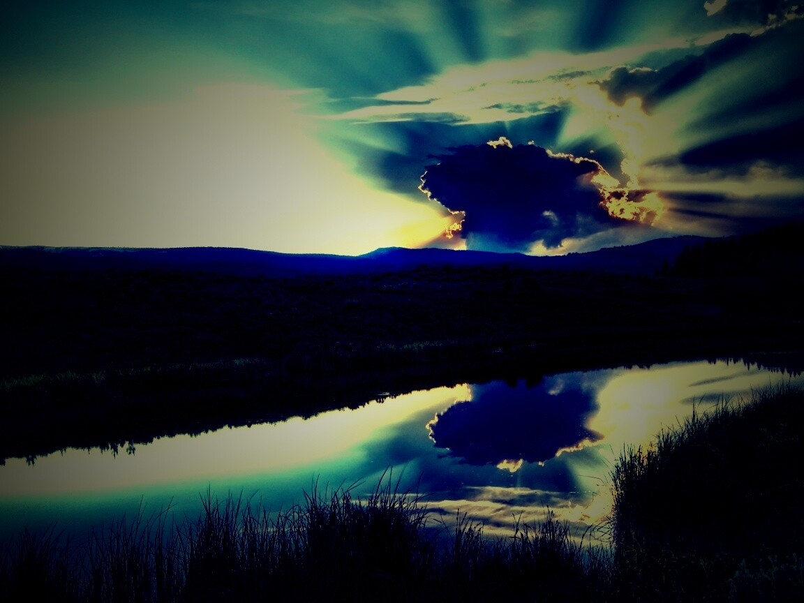 Облако над лугом обои