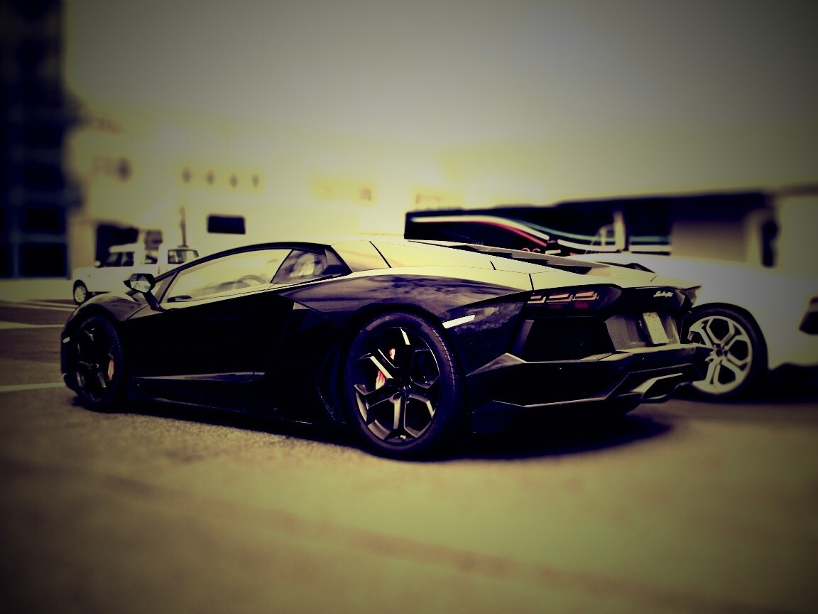 Ламборджини ревентон на парковке обои