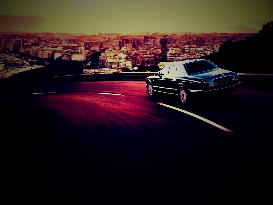 Черный Бентли на повороте обои