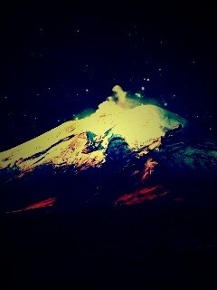 Ночной вулкан обои