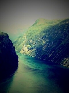 Горная река обои