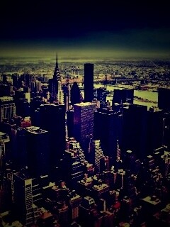 Темное небо над городом обои