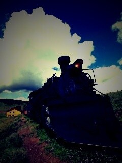 Паровоз на деревенской станции обои