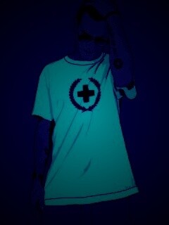 Парень в голубой футболке обои