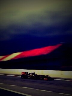 Болид на треке обои