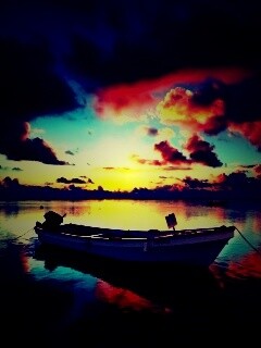 Тучи над озером обои