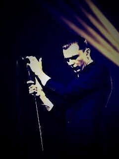 Тео Хатчкрафт на сцене обои