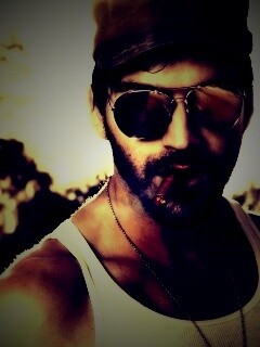 Суровый парень с сигарой обои