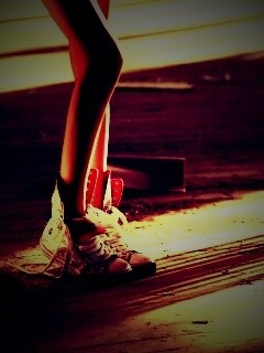 Ножки в кедах обои