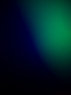 Желтый свет на зеленом фоне обои