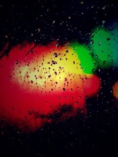 Огни за мокрым стеклом обои