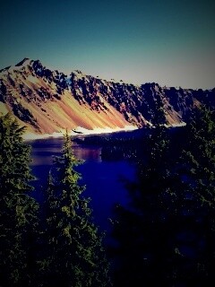 Озеро в кратере обои