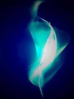 Светящаяся вертикальная волна обои