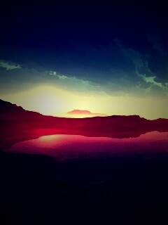 Озеро в каменистой пустыне обои