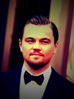 Леонардо Дикаприо в костюме обои