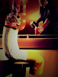 Сигарета в баре обои