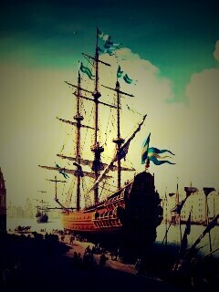 Парусник на набережной обои