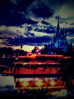 Диснеёленд вечером обои