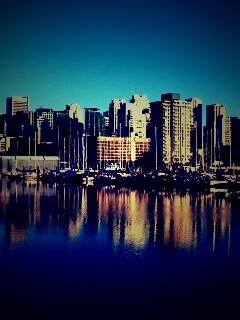 Город у воды обои