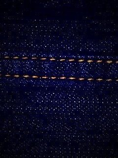 Темная джинсовая ткань со строчкой обои