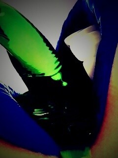 Пьющая девушка обои