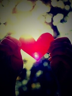 Бумажное красное сердце обои