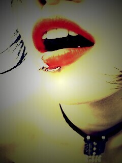 Девушка с кольцом обои