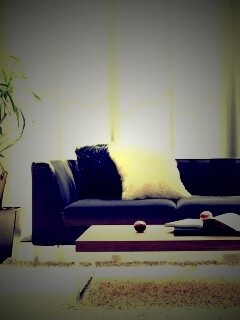 Гостиная с интересным дизайном обои