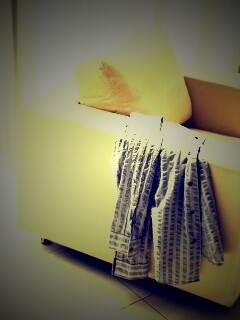 Рубашка на кресле обои